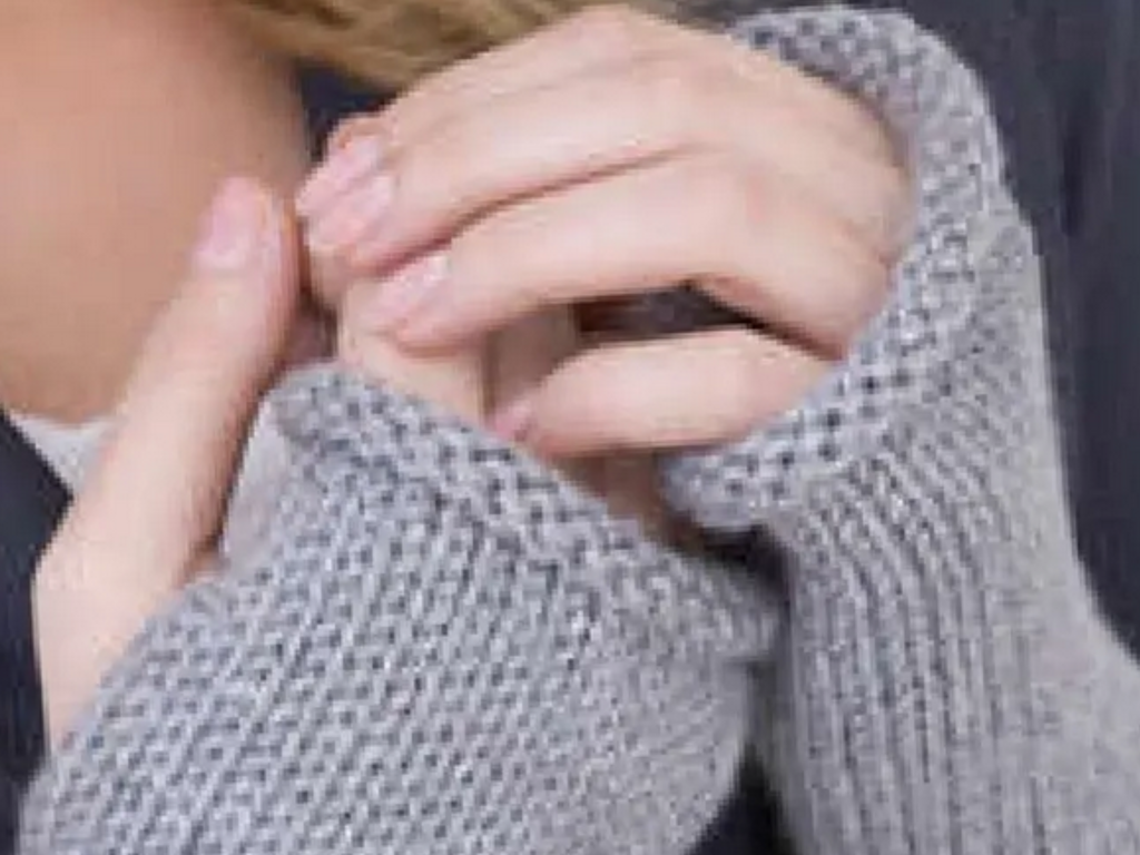 Easy KNITTING PATTERN -very easy Beginners fingerless gloves- wrist warmers- Aran wool
