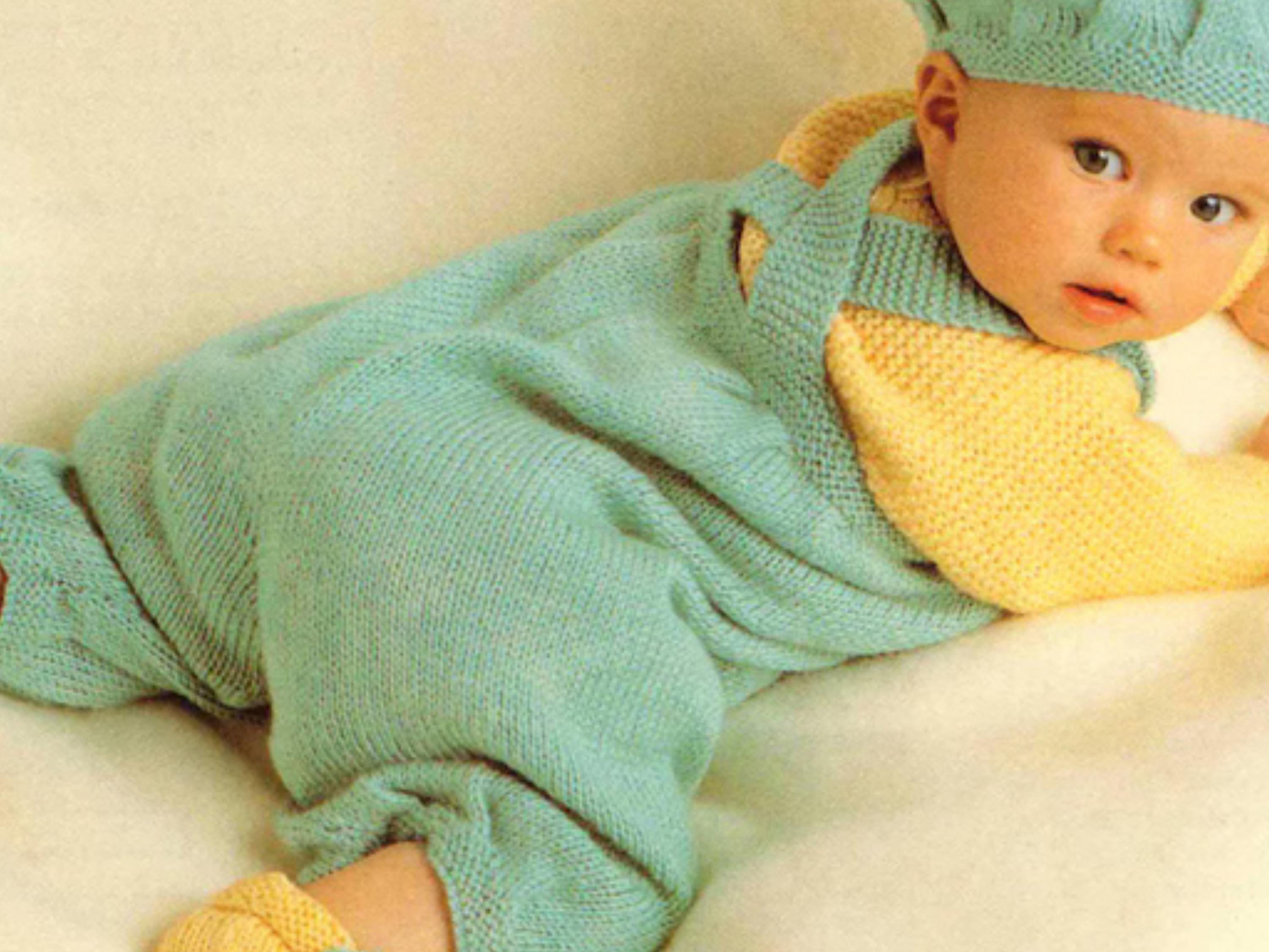 Easy baby Knitting Pattern – Baby 4-Piece Dungarees Set – DK Yarn – 16–20" Chest-DK8PLY