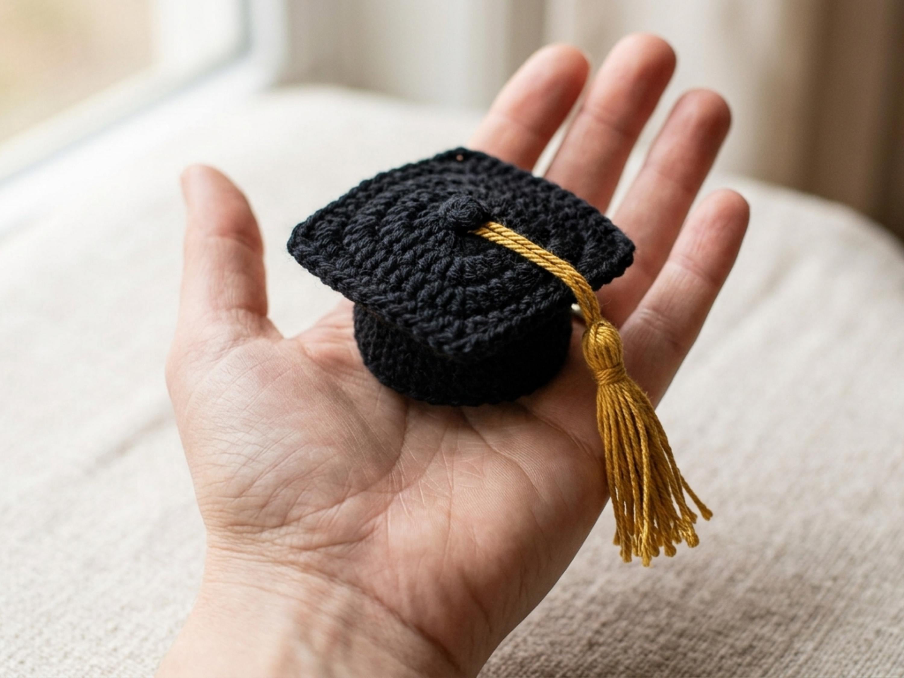 Crochet Graduation Cap Pattern, Class of 2026 Mortarboard, Beginner Keychain Ornament (PDF)