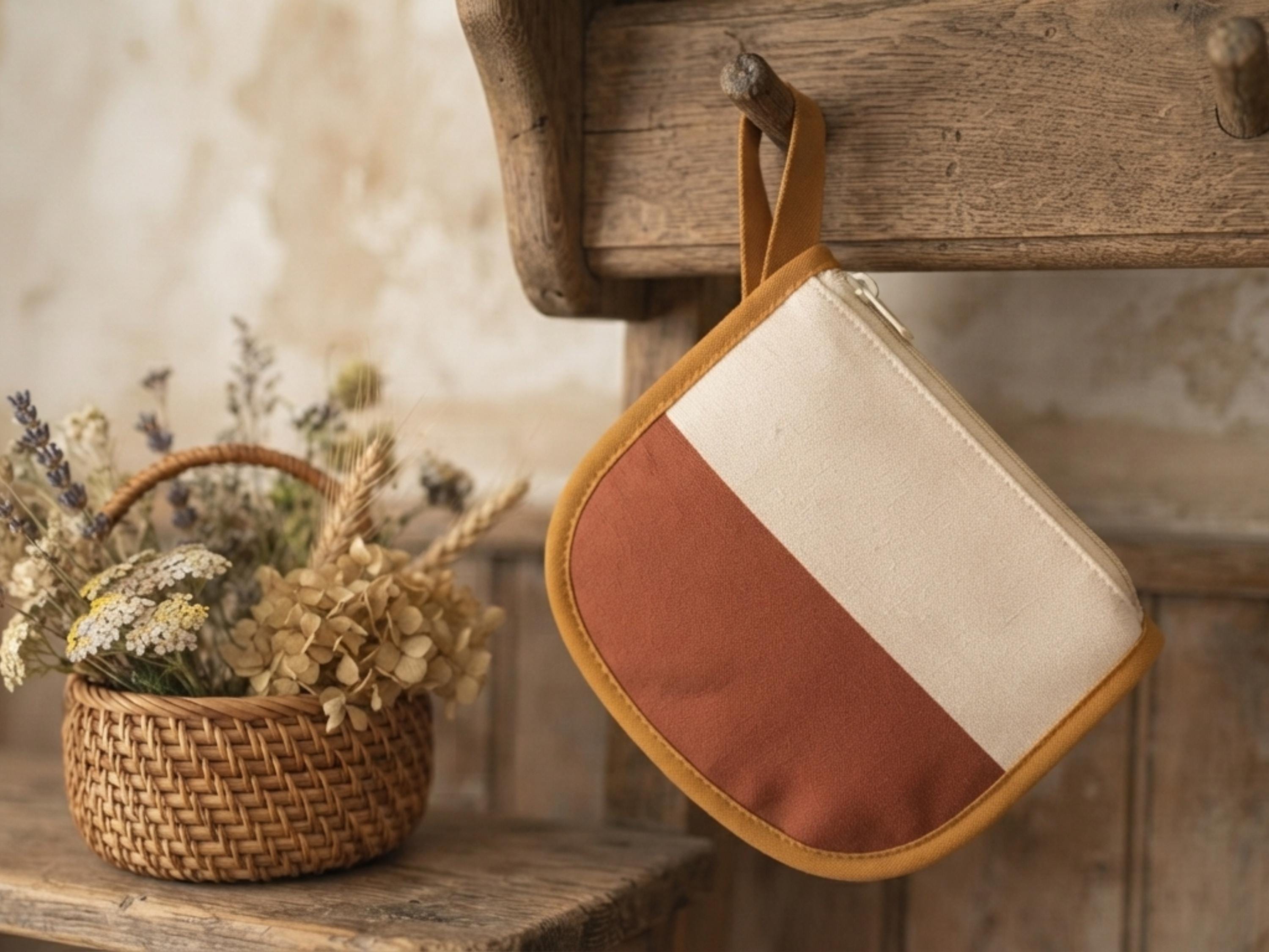 Farmhouse Rounded Zipper Pouch Sewing Pattern: Color Block Beginner Tutorial (PDF Download)