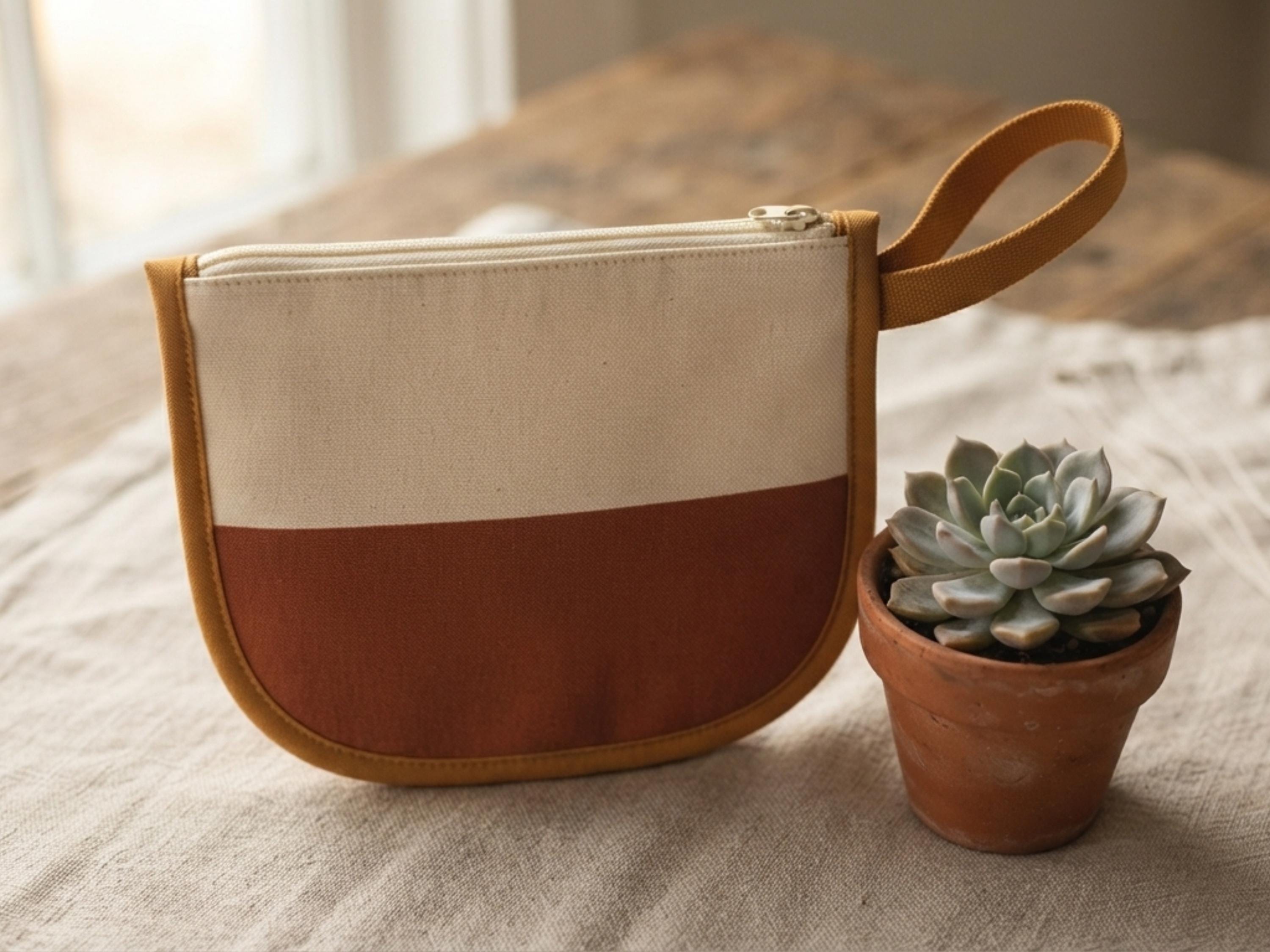 Farmhouse Rounded Zipper Pouch Sewing Pattern: Color Block Beginner Tutorial (PDF Download)