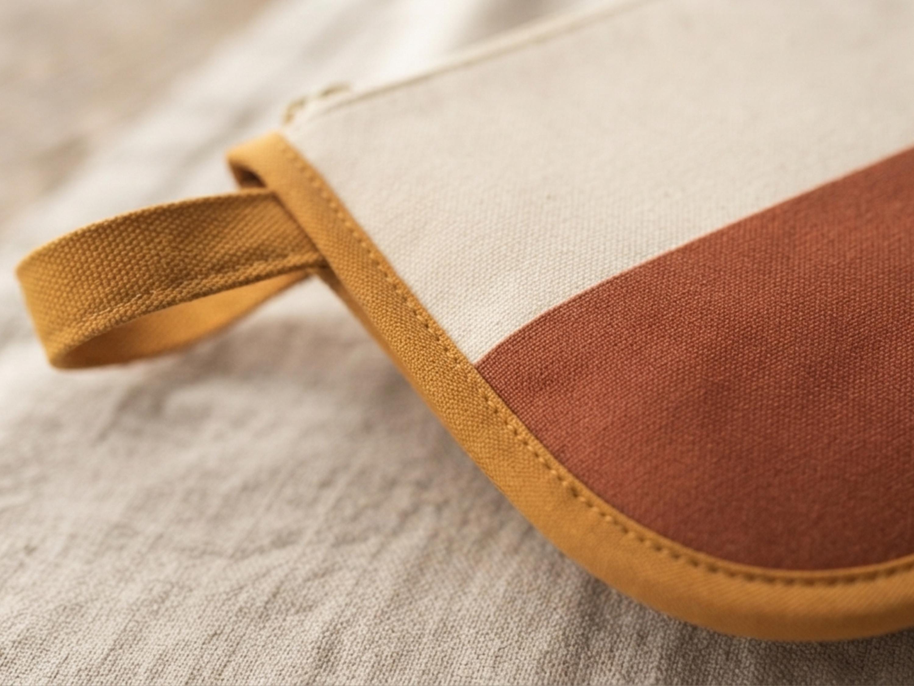 Farmhouse Rounded Zipper Pouch Sewing Pattern: Color Block Beginner Tutorial (PDF Download)