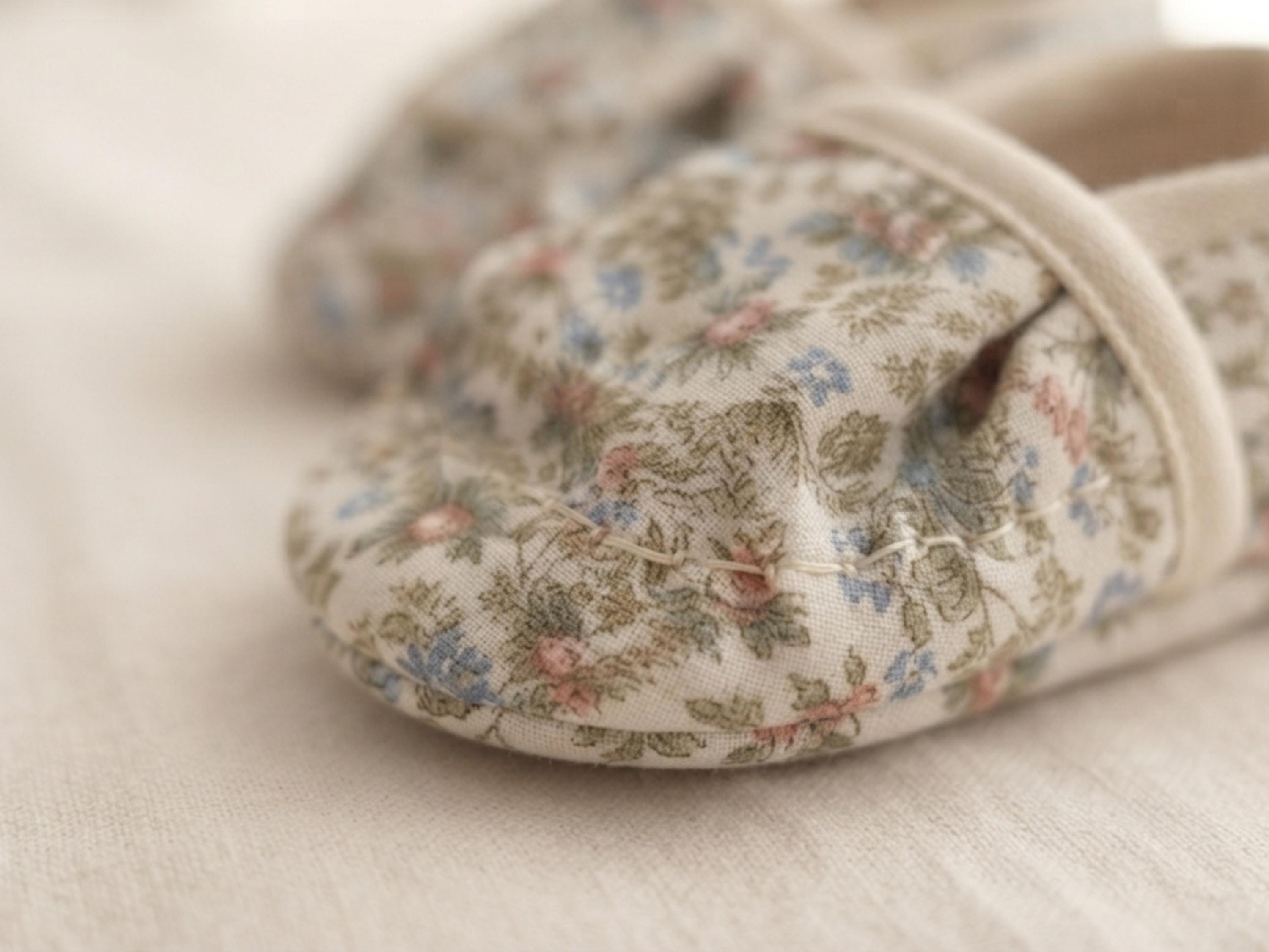 Baby Slippers Sewing Pattern PDF, Soft Sole Baby Shoes Pattern, Gathered Toddler Slipper Pattern, Sizes 0-3 3-6 6-12 Months, Easy Sew